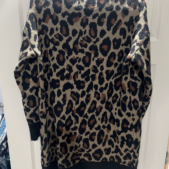 Leopard Cardigan 🐆 - Picture 2 of 3